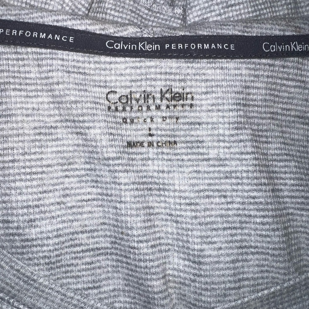 CALVIN KLEIN | PERFORMANCE WAFFLE PULLOVER HOODIE - Picture 9 of 10